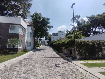 Casa en Condominio amueblada y con alberca, En Jiutepec Morelos.