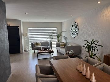 VENTA CASA EN SAN FRANCISCO JURIQUILLA DE 1 PLANTA CON ESPECTACULAR JARDIN DE 120MTS