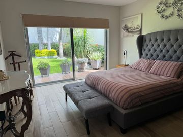 VENTA CASA EN SAN FRANCISCO JURIQUILLA DE 1 PLANTA CON ESPECTACULAR JARDIN DE 120MTS