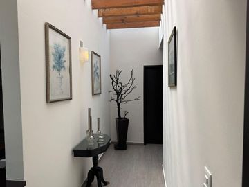 VENTA CASA EN SAN FRANCISCO JURIQUILLA DE 1 PLANTA CON ESPECTACULAR JARDIN DE 120MTS