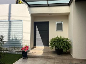 VENTA CASA EN SAN FRANCISCO JURIQUILLA DE 1 PLANTA CON ESPECTACULAR JARDIN DE 120MTS
