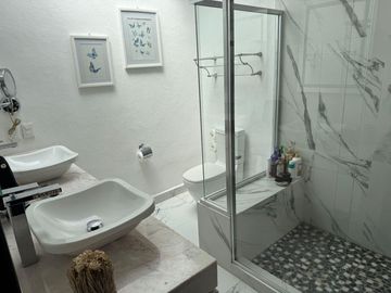 VENTA CASA EN SAN FRANCISCO JURIQUILLA DE 1 PLANTA CON ESPECTACULAR JARDIN DE 120MTS
