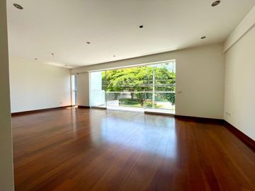 LINDO FLAT FRENTE A PARQUE-3 DORMITORIOS-TERRACITA-2 COCHERAS-TAMBO DE MONTERRICO-SURCO