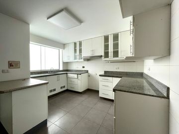 LINDO FLAT FRENTE A PARQUE-3 DORMITORIOS-TERRACITA-2 COCHERAS-TAMBO DE MONTERRICO-SURCO