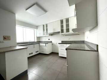 LINDO FLAT FRENTE A PARQUE-3 DORMITORIOS-TERRACITA-2 COCHERAS-TAMBO DE MONTERRICO-SURCO