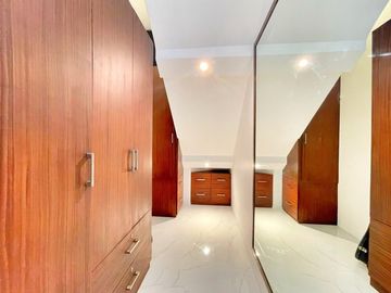 CONTEMPORARY DESIGN HOUSEAND LOT FOR SALE IN BF HOMES LAS PINAS