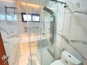 CONTEMPORARY DESIGN HOUSEAND LOT FOR SALE IN BF HOMES LAS PINAS