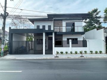 CONTEMPORARY DESIGN HOUSEAND LOT FOR SALE IN BF HOMES LAS PINAS
