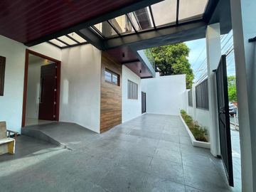 CONTEMPORARY DESIGN HOUSEAND LOT FOR SALE IN BF HOMES LAS PINAS