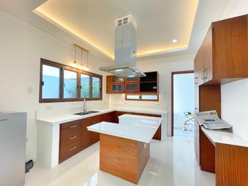CONTEMPORARY DESIGN HOUSEAND LOT FOR SALE IN BF HOMES LAS PINAS