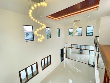 CONTEMPORARY DESIGN HOUSEAND LOT FOR SALE IN BF HOMES LAS PINAS