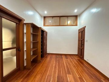 5 BEDROOMS THREE STOREY HOUSE FOR SALE IN BF HOMES PARANAQUE