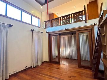 5 BEDROOMS THREE STOREY HOUSE FOR SALE IN BF HOMES PARANAQUE