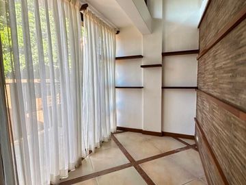 5 BEDROOMS THREE STOREY HOUSE FOR SALE IN BF HOMES PARANAQUE