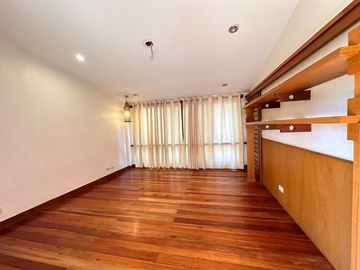 5 BEDROOMS THREE STOREY HOUSE FOR SALE IN BF HOMES PARANAQUE