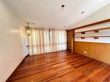 5 BEDROOMS THREE STOREY HOUSE FOR SALE IN BF HOMES PARANAQUE