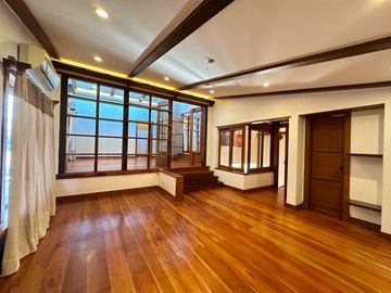 5 BEDROOMS THREE STOREY HOUSE FOR SALE IN BF HOMES PARANAQUE