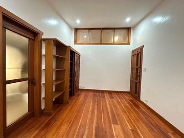5 BEDROOMS THREE STOREY HOUSE FOR SALE IN BF HOMES PARANAQUE