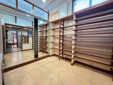 5 BEDROOMS THREE STOREY HOUSE FOR SALE IN BF HOMES PARANAQUE