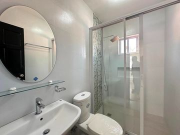 5 BEDROOMS MODERN HOUSE AND LOT FOR SALE IN BF HOMES PARANAQUE