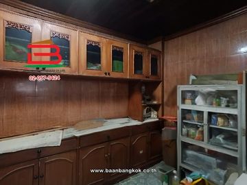 ทาวน์เฮาส์ หมู่บ้าน ซิลค์ วิลเลจ (ซอยสายไหม 54) เนื้อที่ 16 ตารางวา ใกล้ ปตท.สายไหม 56 ถนนพหลโยธิน แขวงสายไหม เขตบางเขน กรุงเทพมหานคร