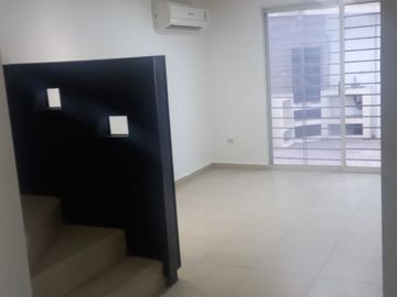 Se Vende Casa en Misión Anáhuac Escobedo con Terraza