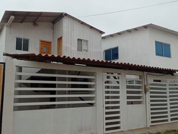 En venta casa rentera en urb.Acapulco, via data Posorja en Playas. (TH)