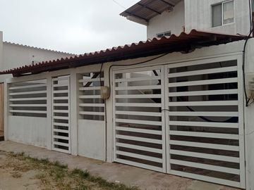 En venta casa rentera en urb.Acapulco, via data Posorja en Playas. (TH)