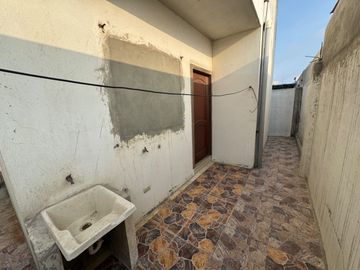 En venta casa rentera en urb.Acapulco, via data Posorja en Playas. (TH)