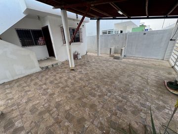 En venta casa rentera en urb.Acapulco, via data Posorja en Playas. (TH)