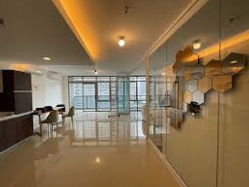 Semi-furnished 2BR for SALE in East Gallery Place, BGC