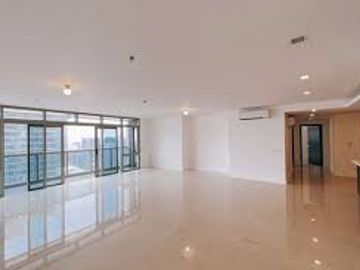 Semi-furnished 2BR for SALE in East Gallery Place, BGC