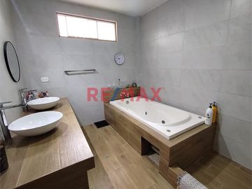 Se Vende Hermoso Departamento Triplex, Miraflores Country Club.ID: 1116600