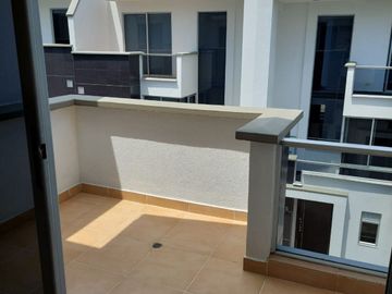 CASA DUPLEX EN VENTA POR PEREIRA PINARES