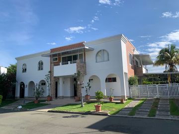 VENTA ESPACIOSA CASA EN CONDOMINIO, PANCE - SECTOR CLUB PIEDRALINDA