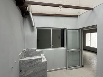 C1430 MODERNA CASA VIP DE TRES PLANTAS EN VENTA, Sector Huizhil C1430