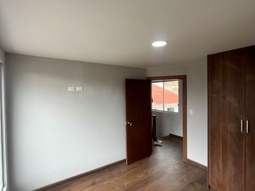 C1430 MODERNA CASA VIP DE TRES PLANTAS EN VENTA, Sector Huizhil C1430
