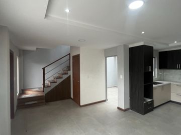 C1430 MODERNA CASA VIP DE TRES PLANTAS EN VENTA, Sector Huizhil C1430