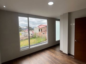 C1430 MODERNA CASA VIP DE TRES PLANTAS EN VENTA, Sector Huizhil C1430