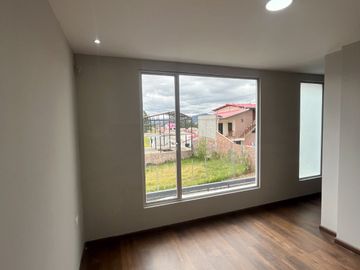 C1430 MODERNA CASA VIP DE TRES PLANTAS EN VENTA, Sector Huizhil C1430