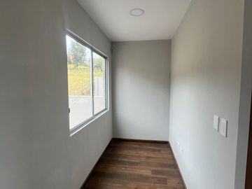 C1430 MODERNA CASA VIP DE TRES PLANTAS EN VENTA, Sector Huizhil C1430