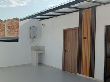 VENDO CASA 5 DORMITORIOS A ESTRENAR EN MIRAFLORES