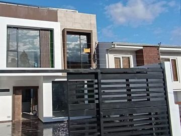 VENDO CASA 5 DORMITORIOS A ESTRENAR EN MIRAFLORES
