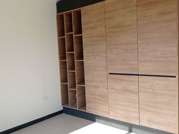VENDO CASA 5 DORMITORIOS A ESTRENAR EN MIRAFLORES
