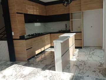 VENDO CASA 5 DORMITORIOS A ESTRENAR EN MIRAFLORES