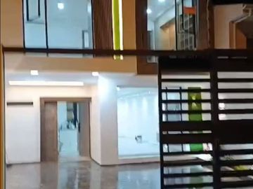 VENDO CASA 5 DORMITORIOS A ESTRENAR EN MIRAFLORES
