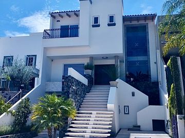 HERMOSA CASA EN CUMBRES DEL CIMATARIO QUERÉTARO