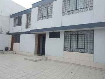 CASA EN VENTA - CERCA A HOSPITAL DANIEL ALCIDES CARRION