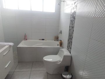 CASA EN VENTA - CERCA A HOSPITAL DANIEL ALCIDES CARRION