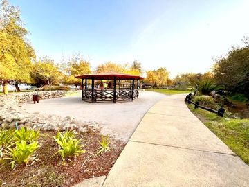 Los Bosques, Piedra Roja, Chicureo Oriente